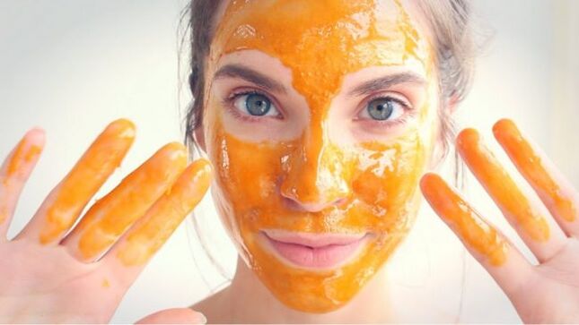 Maska na bazi meda pomlađuje i hrani kožu lica