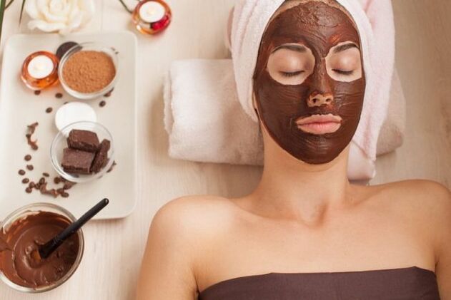 Maska za lice od tamne čokolade za meku i baršunastu kožu